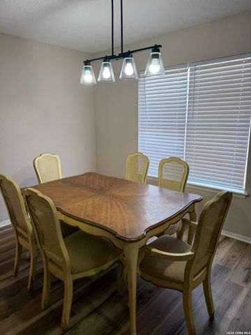 911 Vance Jackson Rd Apt 101, San Antonio, TX 78201