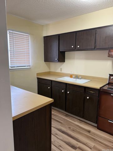 911 Vance Jackson Rd Apt 101, San Antonio, TX 78201