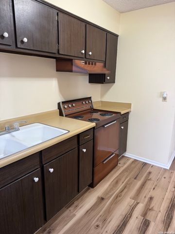 911 Vance Jackson Rd Apt 101, San Antonio, TX 78201