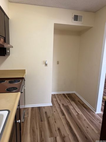 911 Vance Jackson Rd Apt 101, San Antonio, TX 78201