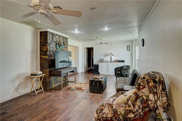 980580 S Highway 99, Prague, OK 74864