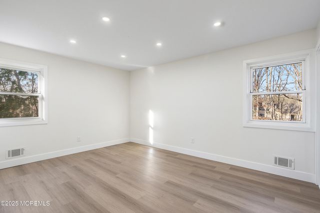 5 New Castle Court, Jackson, NJ 08527