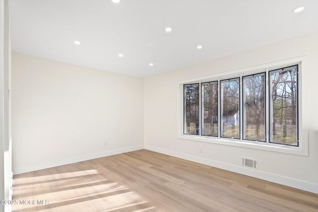 5 New Castle Court, Jackson, NJ 08527