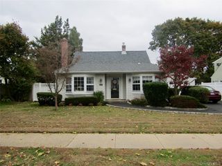 25 Pinetree Lane, Levittown, NY 11756