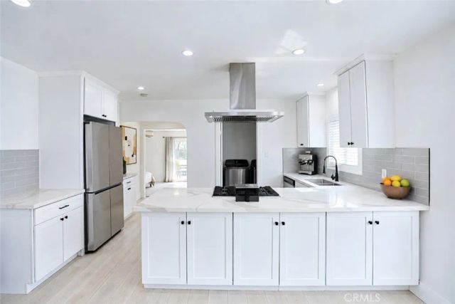 9450 S Harvard, Los Angeles, CA 90047
