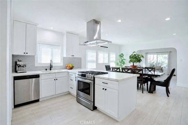 9450 S Harvard, Los Angeles, CA 90047