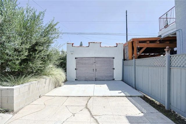 9450 S Harvard, Los Angeles, CA 90047