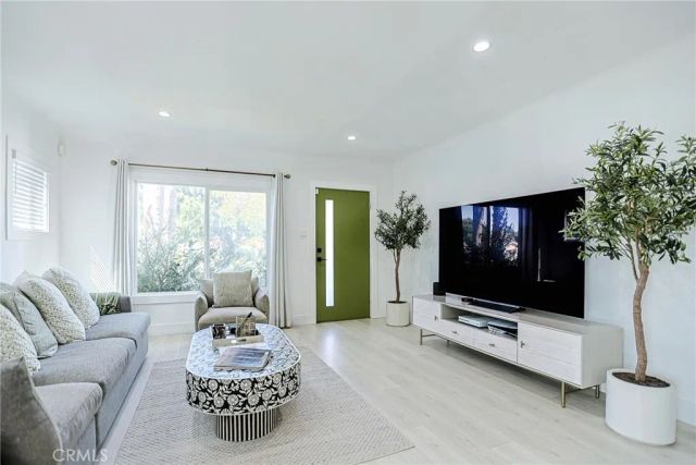 9450 S Harvard, Los Angeles, CA 90047