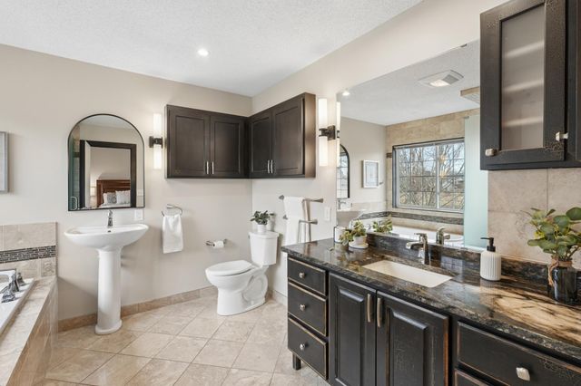 2829 Eagle Valley Circle, Woodbury, MN 55129