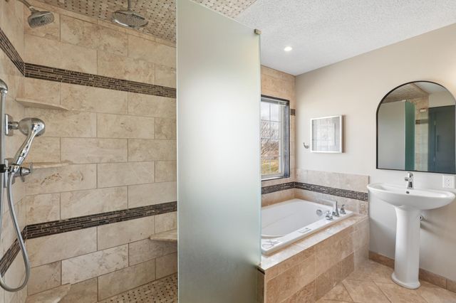 2829 Eagle Valley Circle, Woodbury, MN 55129