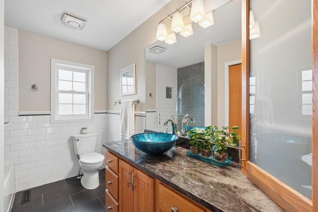 2829 Eagle Valley Circle, Woodbury, MN 55129