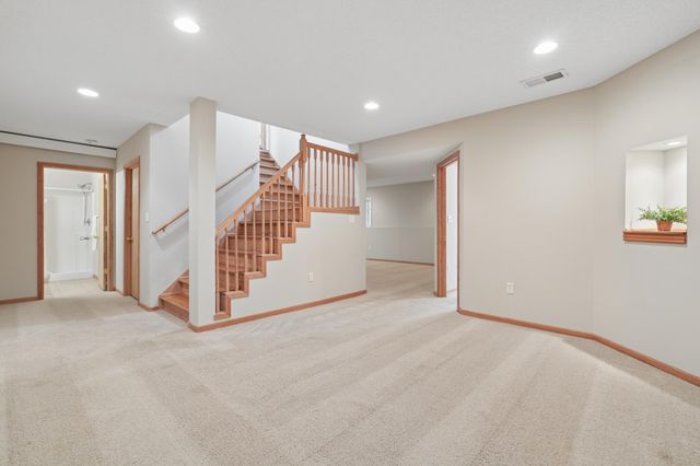 2829 Eagle Valley Circle, Woodbury, MN 55129
