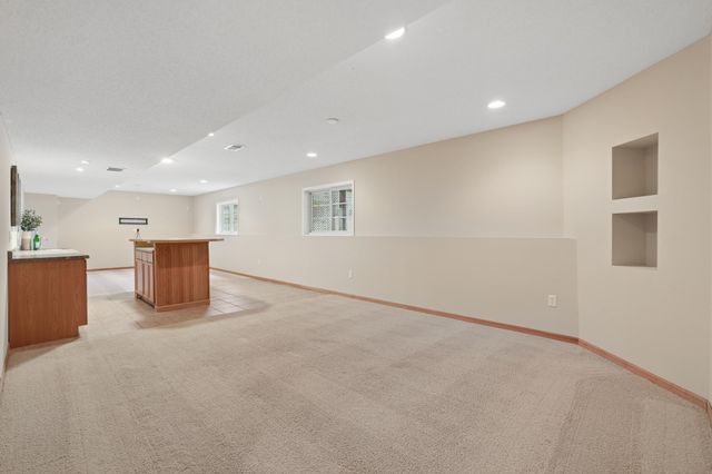 2829 Eagle Valley Circle, Woodbury, MN 55129