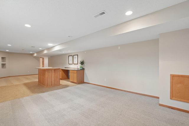 2829 Eagle Valley Circle, Woodbury, MN 55129
