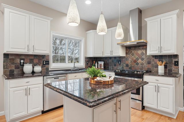 2829 Eagle Valley Circle, Woodbury, MN 55129