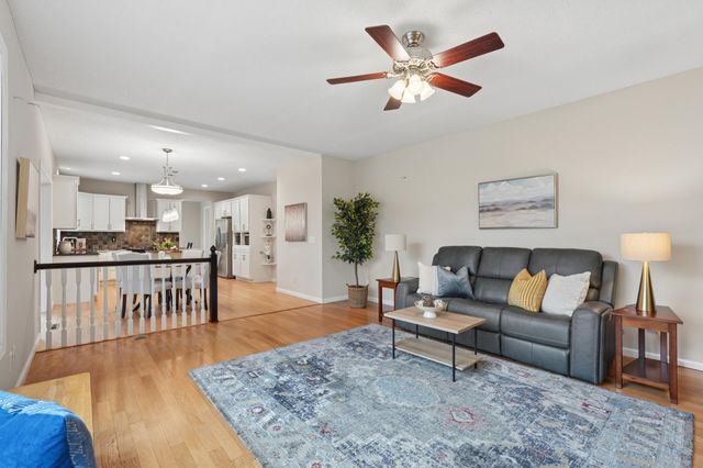 2829 Eagle Valley Circle, Woodbury, MN 55129