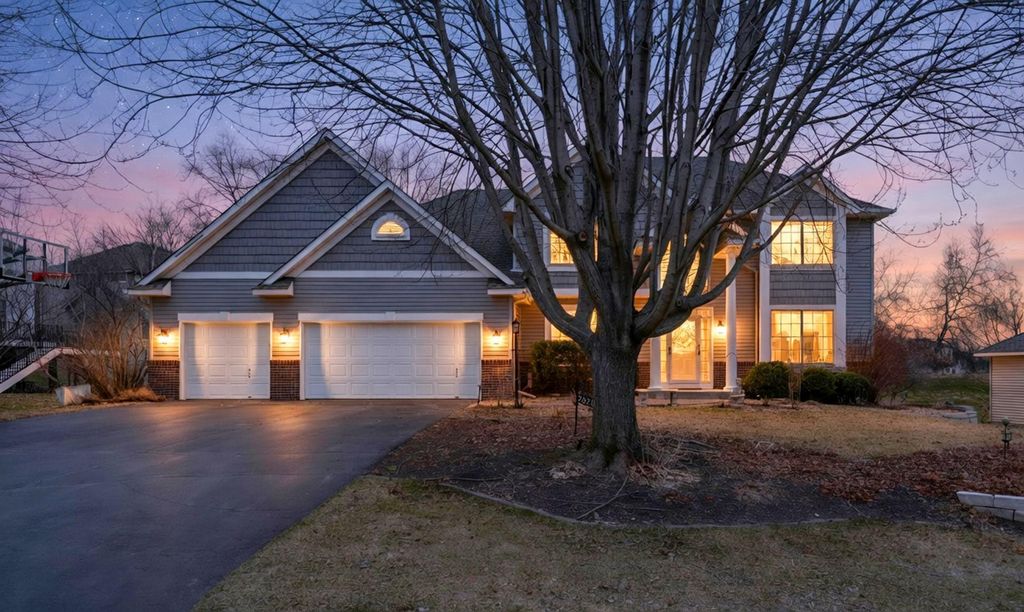 2829 Eagle Valley Circle, Woodbury, MN 55129