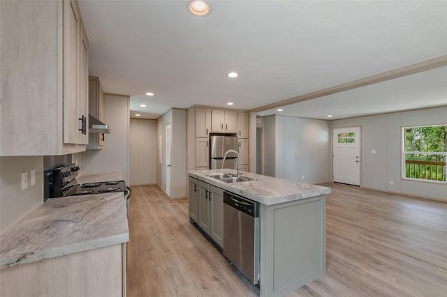 3306 Fm 1697, Ledbetter, TX 78946