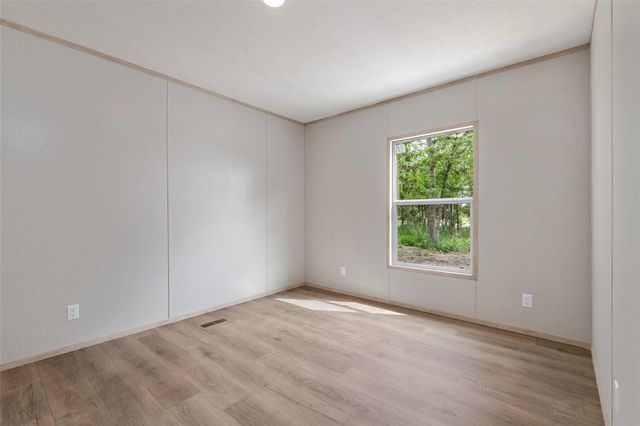 3306 Fm 1697, Ledbetter, TX 78946