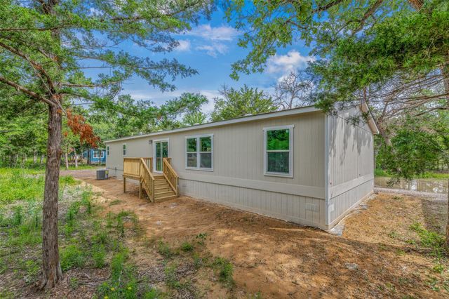 3306 Fm 1697, Ledbetter, TX 78946