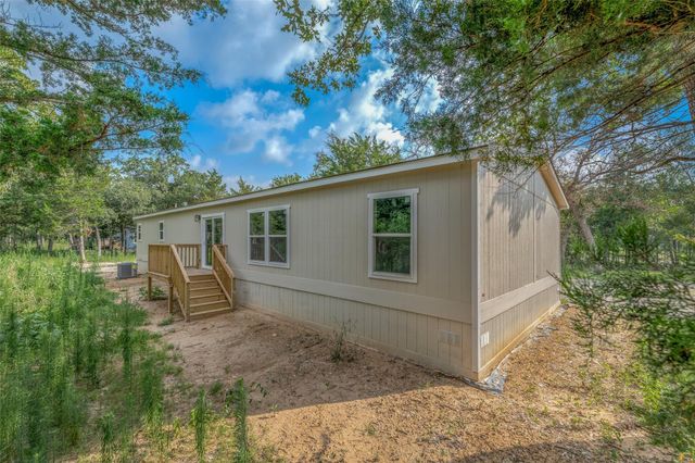 3306 Fm 1697, Ledbetter, TX 78946