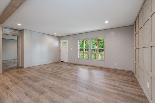 3306 Fm 1697, Ledbetter, TX 78946