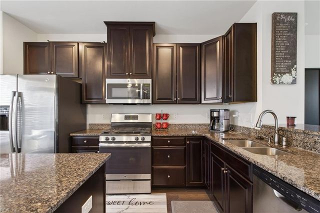 362 Spring Hill PL, Smithfield, VA 23430