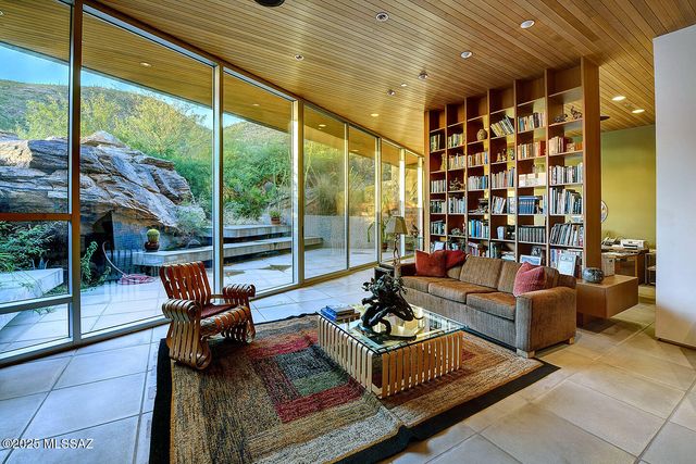 7474 N Catalina Ridge Drive, Tucson, AZ 85718