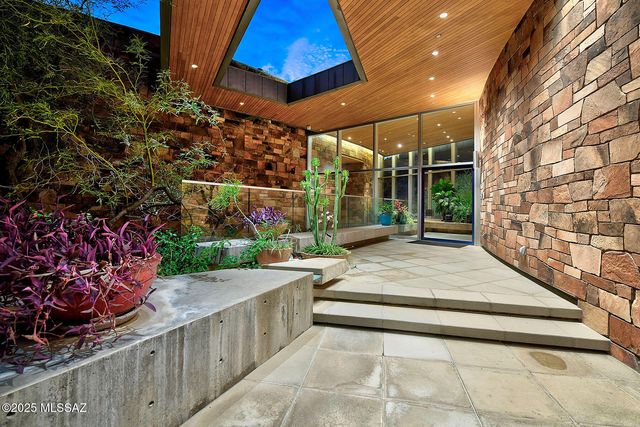 7474 N Catalina Ridge Drive, Tucson, AZ 85718