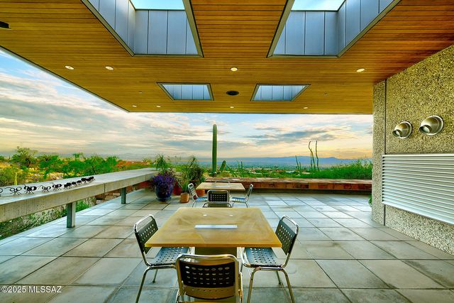 7474 N Catalina Ridge Drive, Tucson, AZ 85718