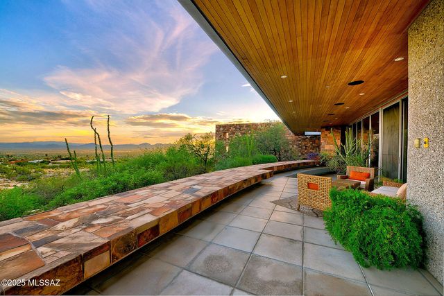 7474 N Catalina Ridge Drive, Tucson, AZ 85718