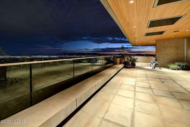 7474 N Catalina Ridge Drive, Tucson, AZ 85718