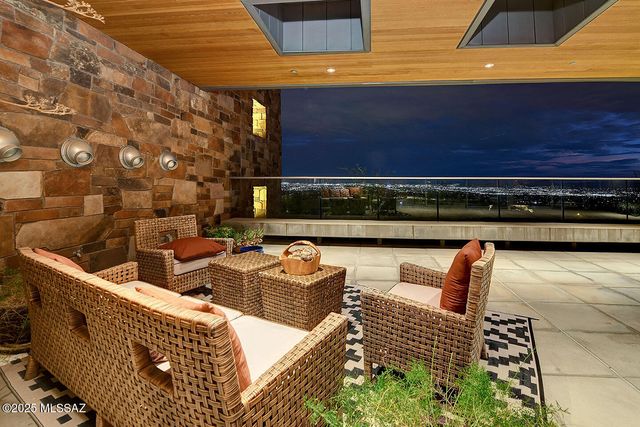 7474 N Catalina Ridge Drive, Tucson, AZ 85718