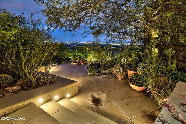 7474 N Catalina Ridge Drive, Tucson, AZ 85718