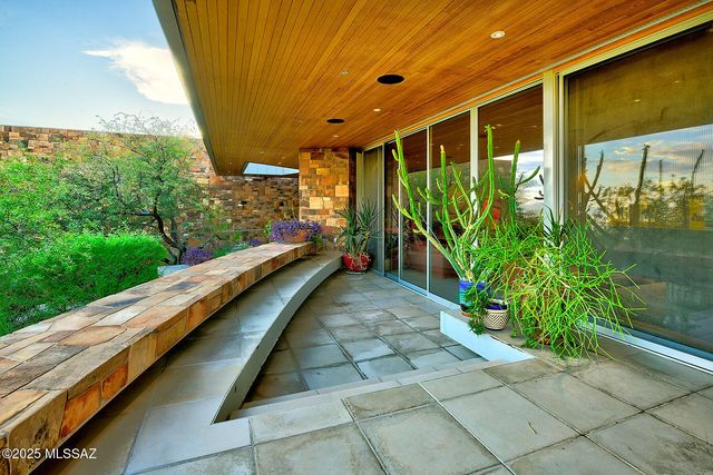 7474 N Catalina Ridge Drive, Tucson, AZ 85718