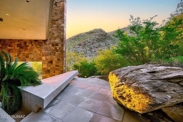 7474 N Catalina Ridge Drive, Tucson, AZ 85718