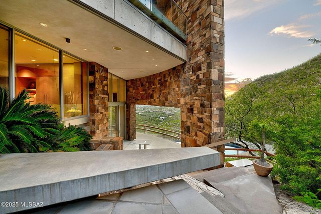 7474 N Catalina Ridge Drive, Tucson, AZ 85718