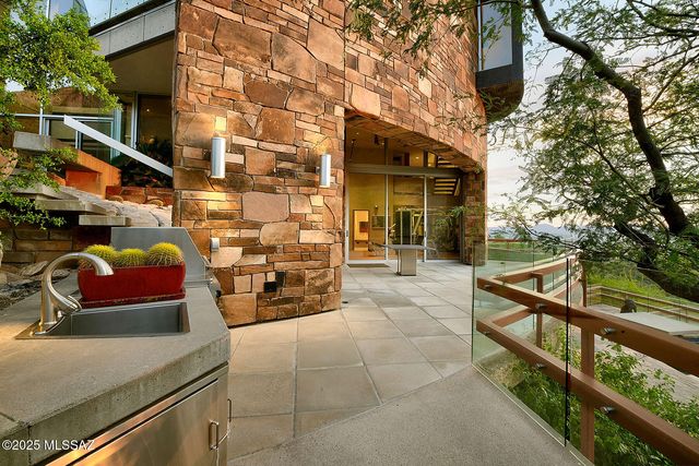 7474 N Catalina Ridge Drive, Tucson, AZ 85718