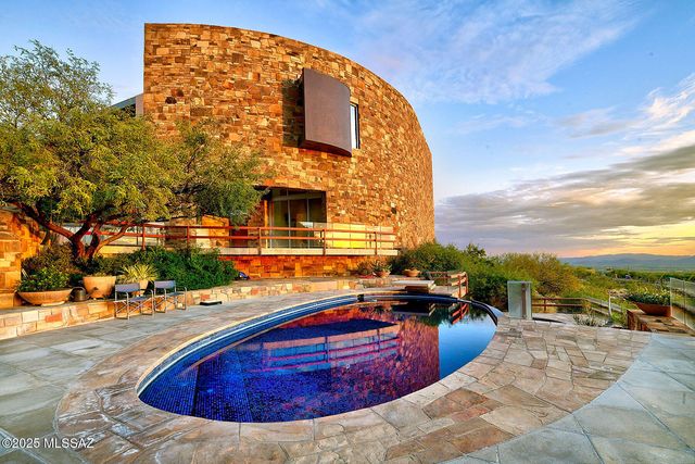 7474 N Catalina Ridge Drive, Tucson, AZ 85718