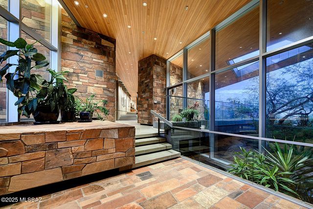 7474 N Catalina Ridge Drive, Tucson, AZ 85718