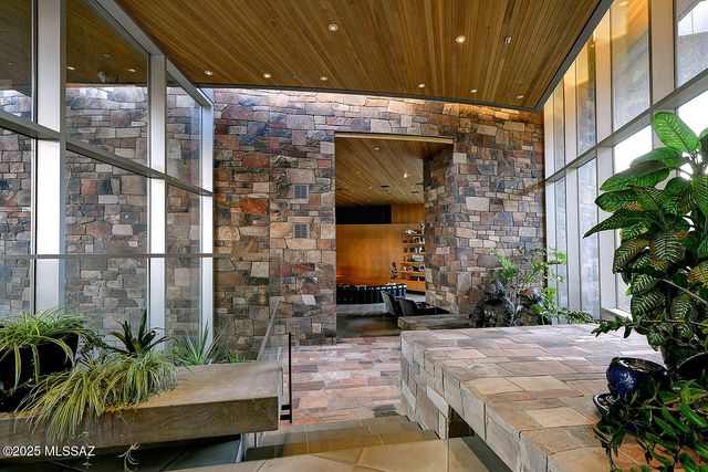 7474 N Catalina Ridge Drive, Tucson, AZ 85718