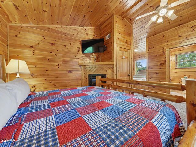 755 Glory Ridge Way, Gatlinburg, TN 37738