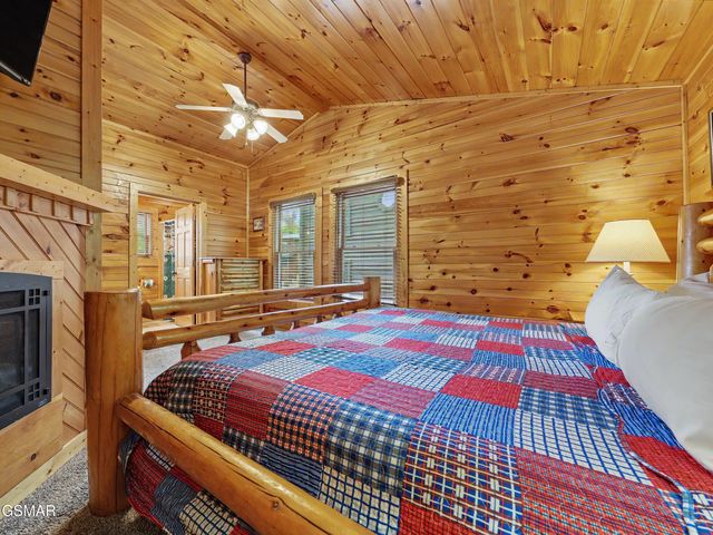 755 Glory Ridge Way, Gatlinburg, TN 37738