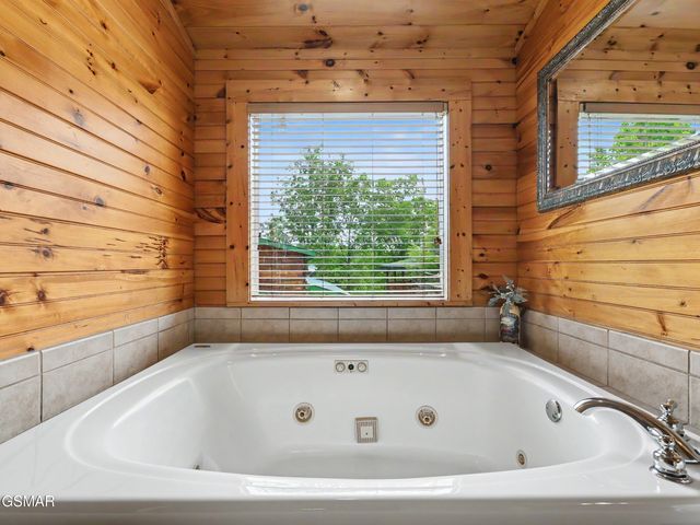 755 Glory Ridge Way, Gatlinburg, TN 37738