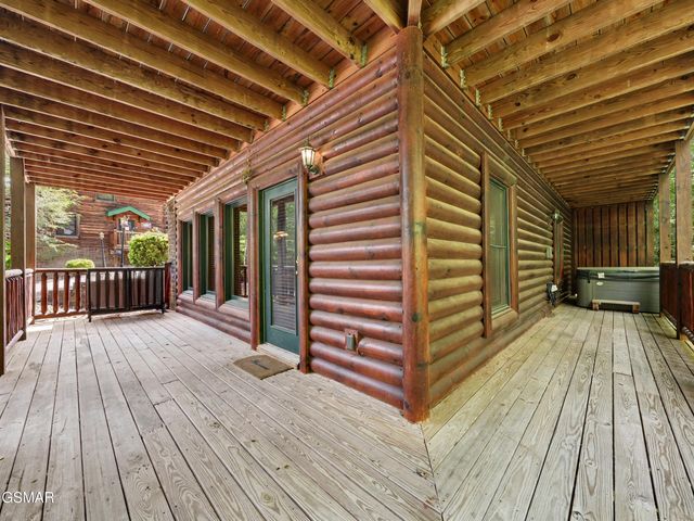 755 Glory Ridge Way, Gatlinburg, TN 37738