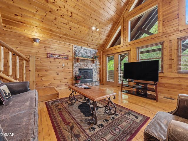 755 Glory Ridge Way, Gatlinburg, TN 37738