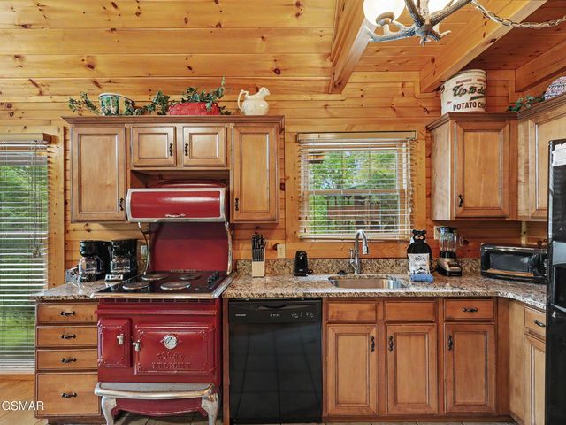 755 Glory Ridge Way, Gatlinburg, TN 37738