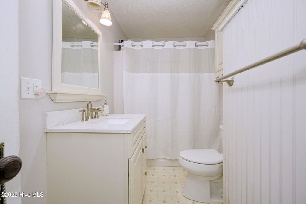 Image 34 of property listing at 211 N Howe Street, Saint James, NC 28461