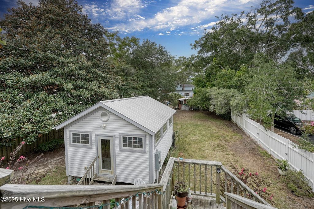 Image 39 of property listing at 211 N Howe Street, Saint James, NC 28461