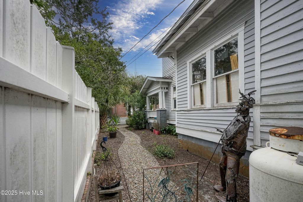 Image 40 of property listing at 211 N Howe Street, Saint James, NC 28461